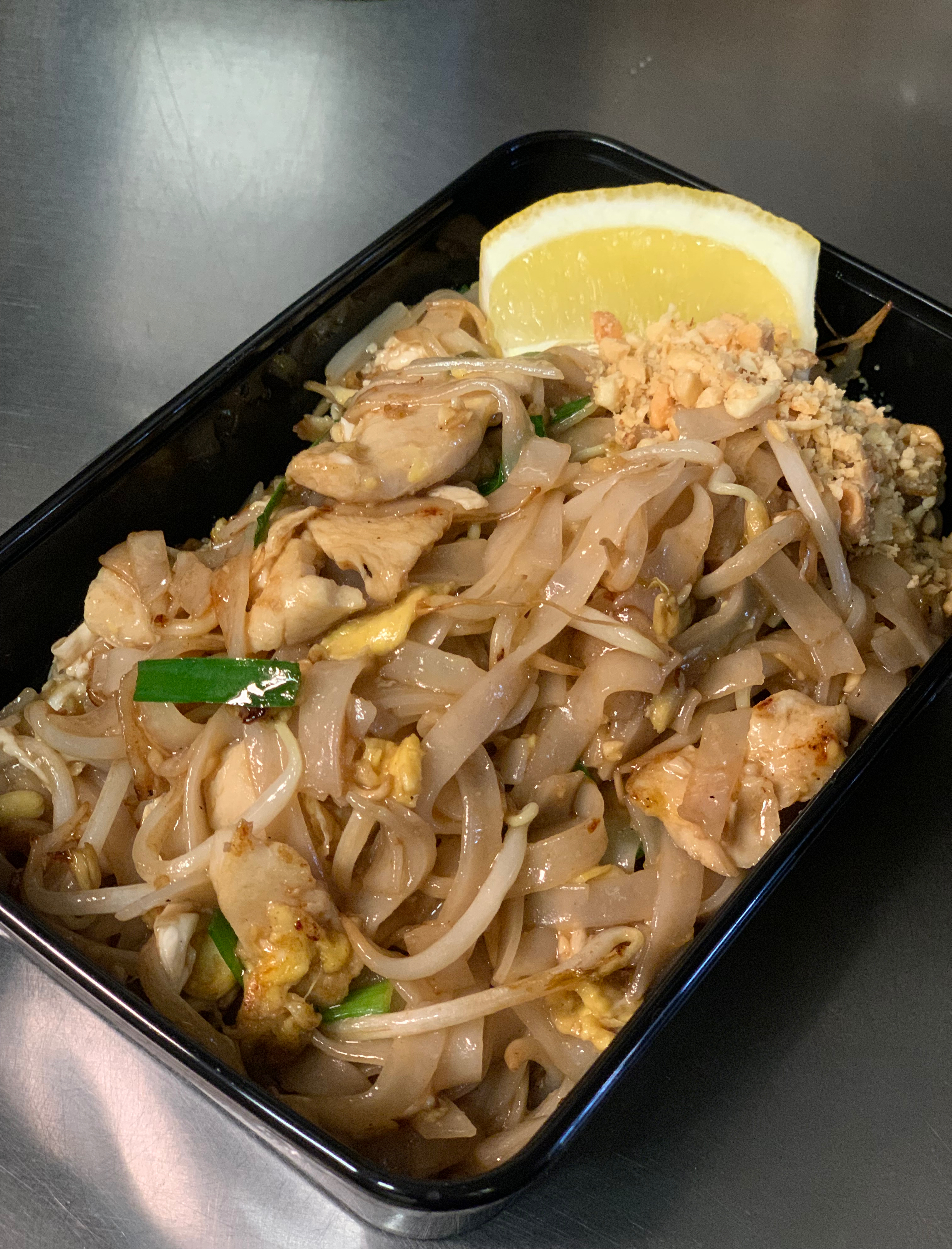 nr.14 (Pad Thai) stegte tynde nudler med æg og jordnødder.